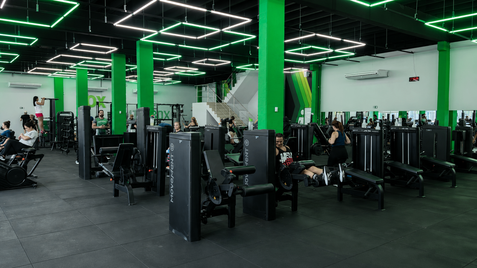 Visão geral da área de musculação da Match Fit Candeias