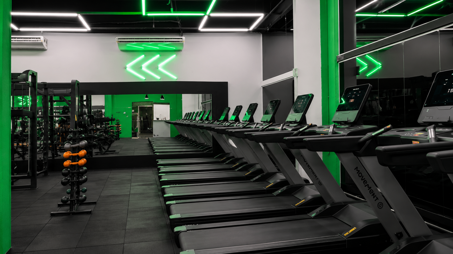 Área de cardio com esteiras da Match Fit São Lourenço