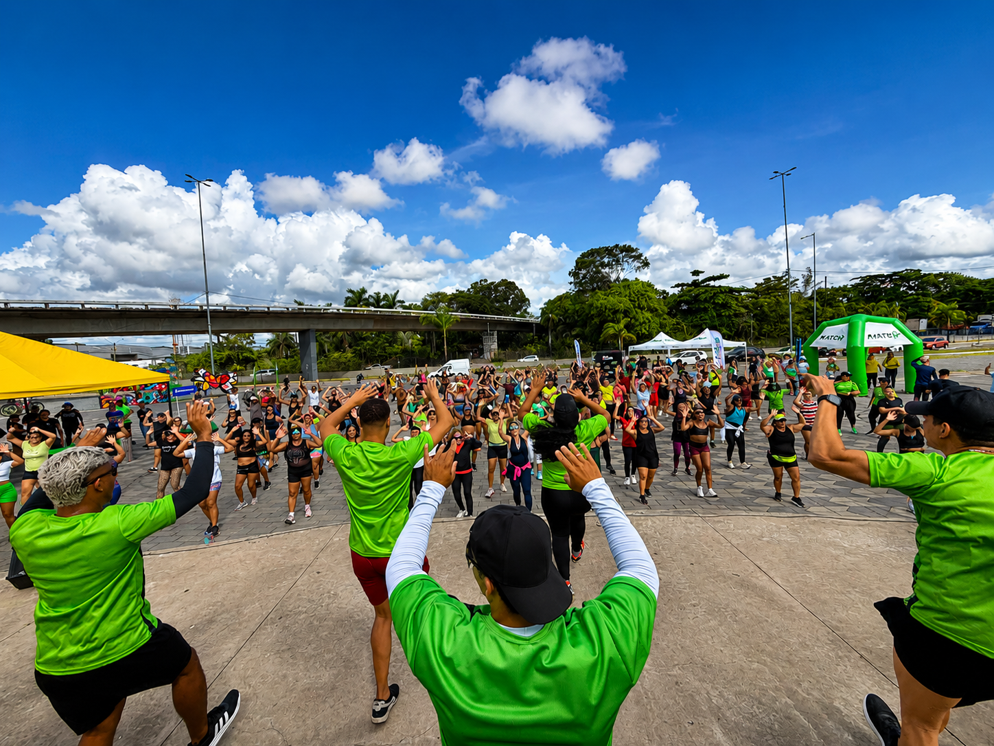 Aulão da Match Fit em área externa com dezenas de alunos