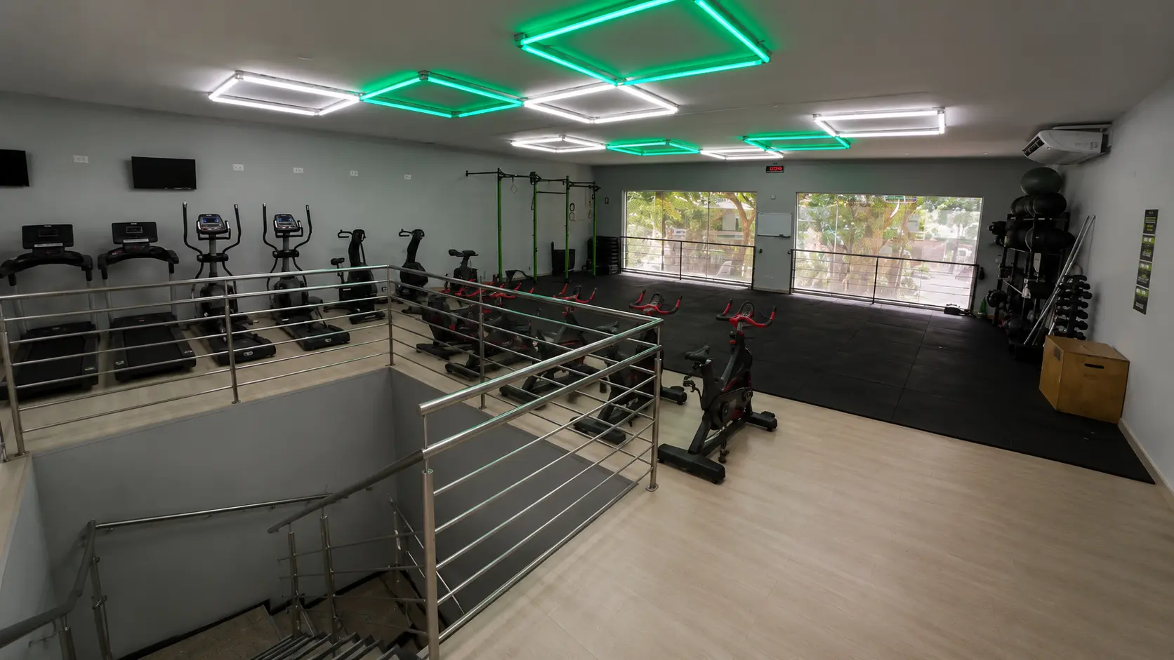 Mezanino de cardio e bike indoor da Match Fit Graças