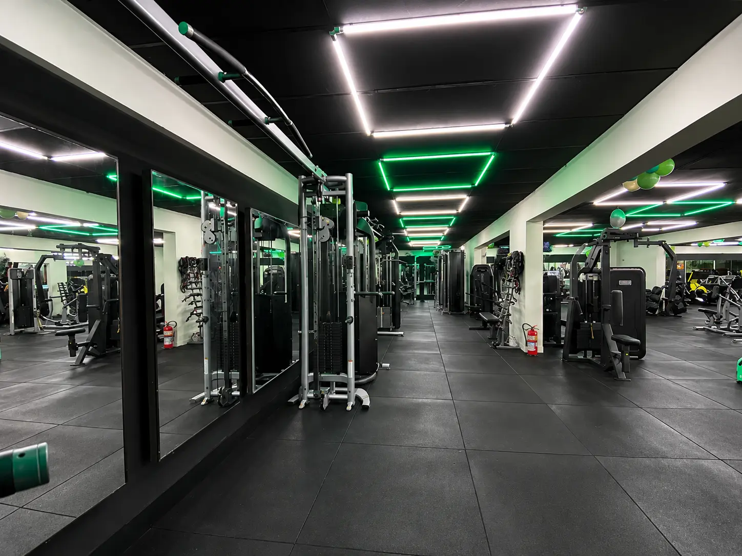 Segundo ângulo da área de musculação da Match Fit Setúbal